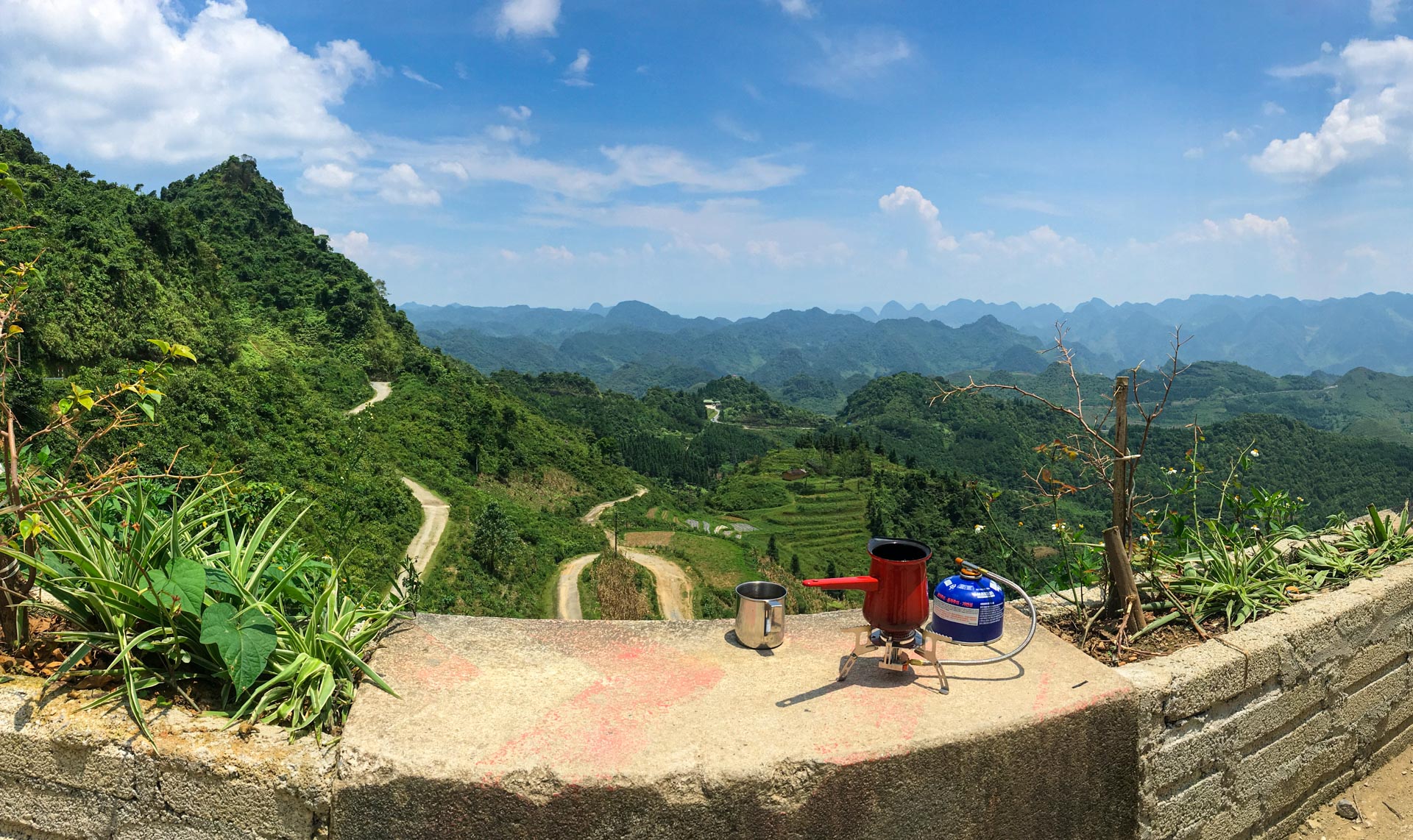 /fm/Files//Pictures/Ido Uploads/Asia/Vietnam/Ha Giang/Ha Giang - Hevan Pass Coffee Stop Road Mountain View - NS - PN.jpg